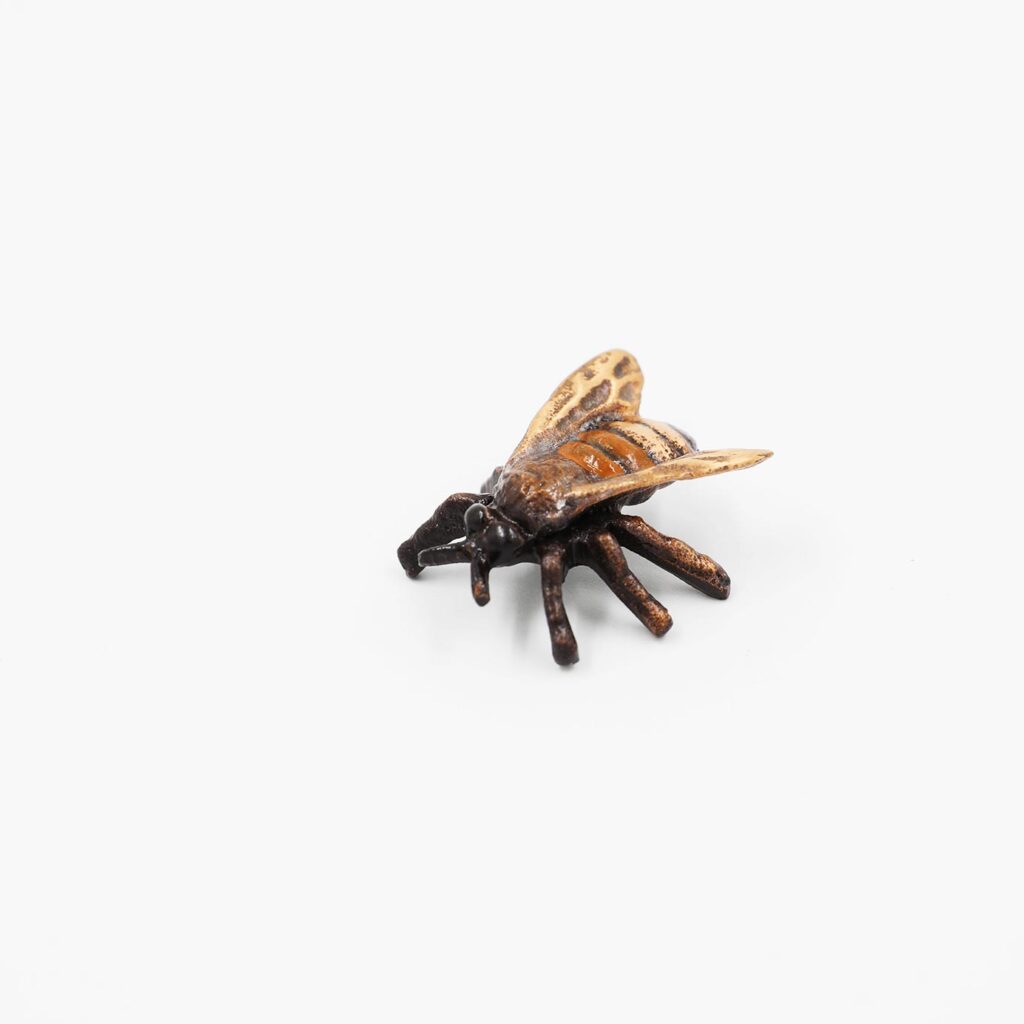 Bronze-Biene farbig